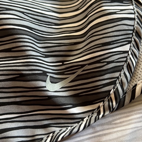 Nike Grey and Black Athletic Shorts Size Small - Picture 3 of 5